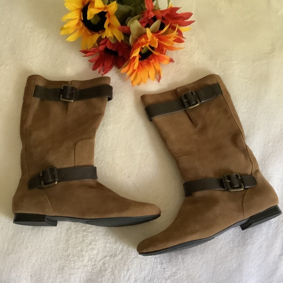 White Mountain Shoes - NWOT White Mountain Suede Boots